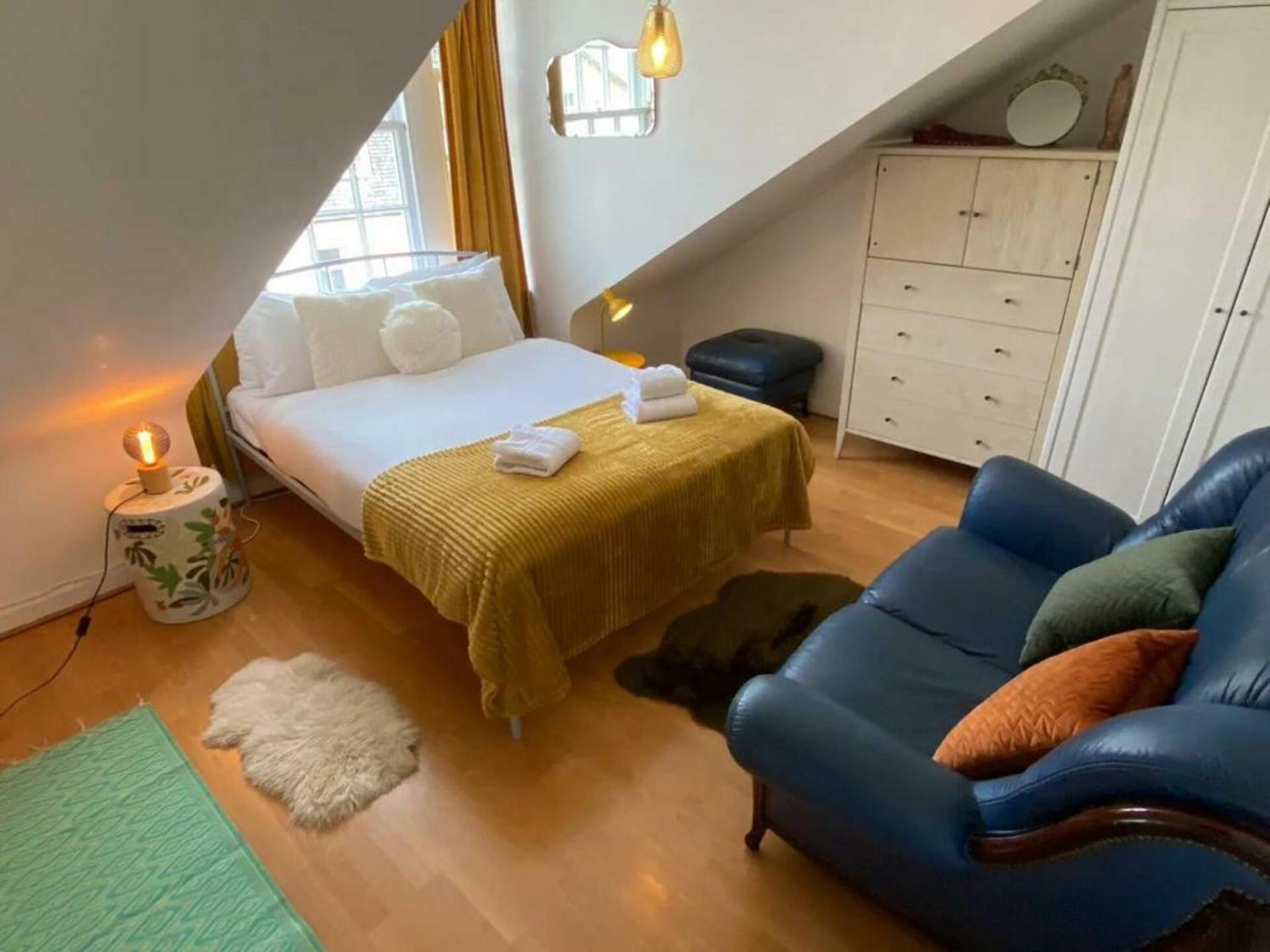 Charming 3 Bedroom Apartment In The Heart Of Vibrant Old Town EDI Buitenkant foto