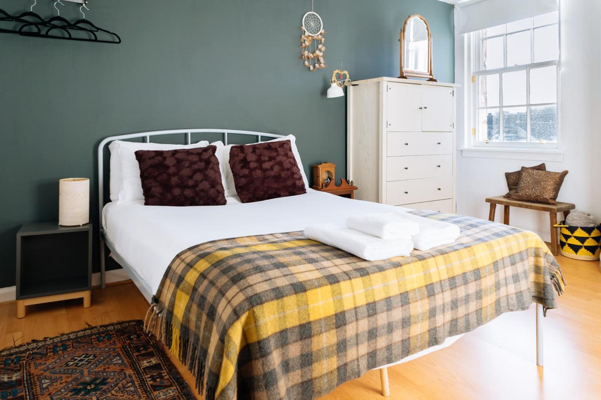 Charming 3 Bedroom Apartment In The Heart Of Vibrant Old Town EDI Buitenkant foto